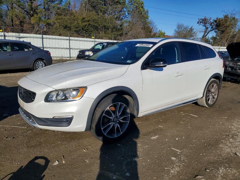 Photo 1 from auction – 2015 VOLVO V60 CROSS with VIN YV4612HK5F1001590