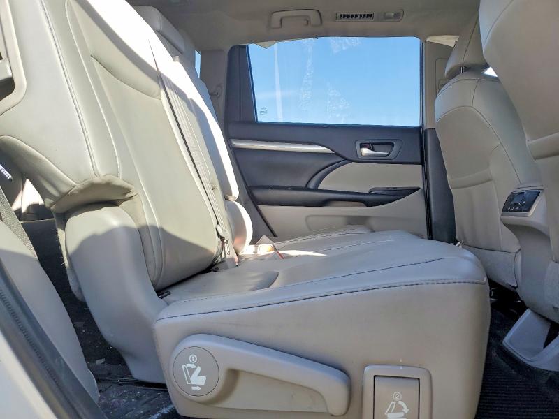 Photo 11 from auction – 2019 TOYOTA HIGHLANDER with VIN 5TDJGRFH4KS067072