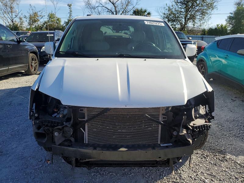 Photo 5 from auction – 2015 CHRYSLER TOWN & COU with VIN 2C4RC1BG7FR630000