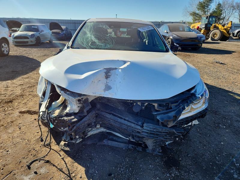 Photo 5 from auction – 2017 HONDA ACCORD with VIN JHMCR6F5XHC018202