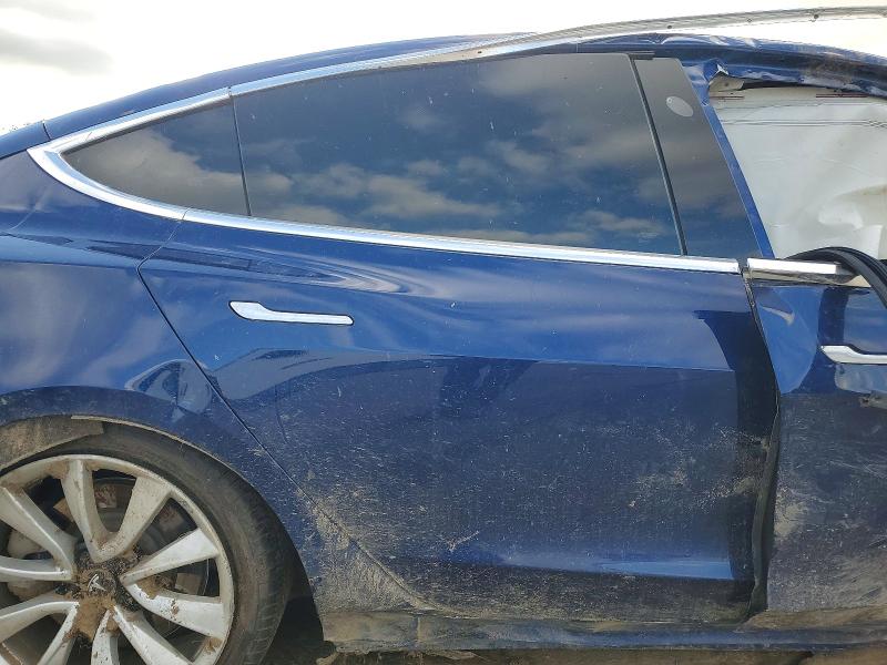 Photo 10 from auction – 2018 TESLA MODEL 3 with VIN 5YJ3E1EA1JF040256