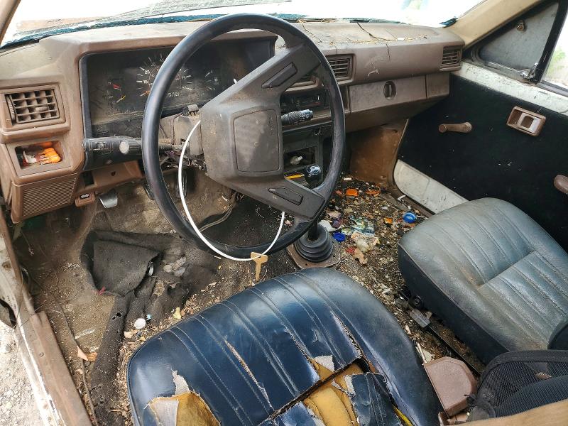 Photo 8 from auction – 1984 TOYOTA PICKUP COM with VIN JT5RN55D2E0006287
