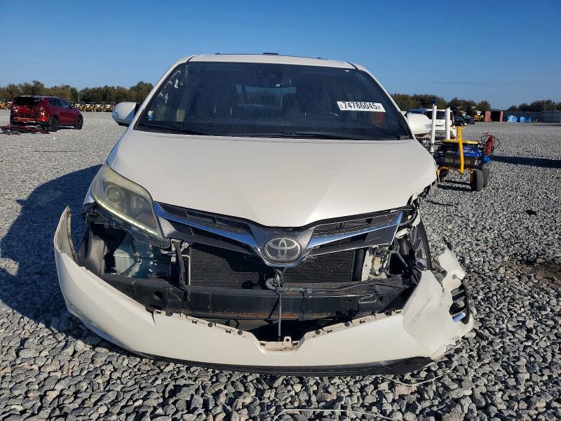 Photo 5 from auction – 2018 TOYOTA SIENNA XLE with VIN 5TDYZ3DC4JS962203