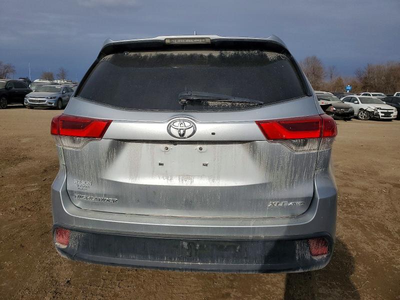 Photo 6 from auction – 2018 TOYOTA HIGHLANDER with VIN 5TDJZRFH1JS885187