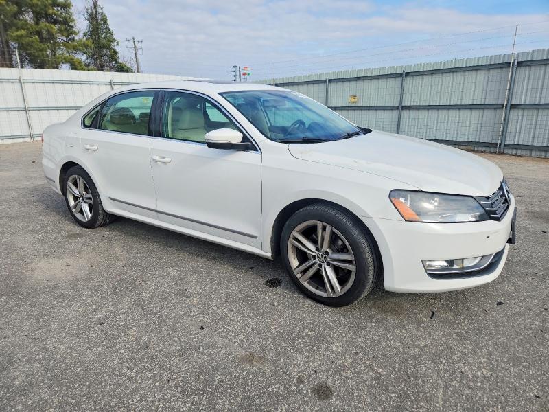 Photo 4 from auction – 2015 VOLKSWAGEN PASSAT SEL with VIN 1VWCV7A32FC003843