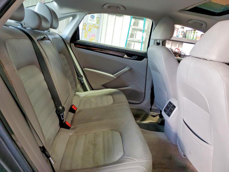 Photo 10 from auction – 2015 VOLKSWAGEN PASSAT SEL with VIN 1VWCV7A33FC047897