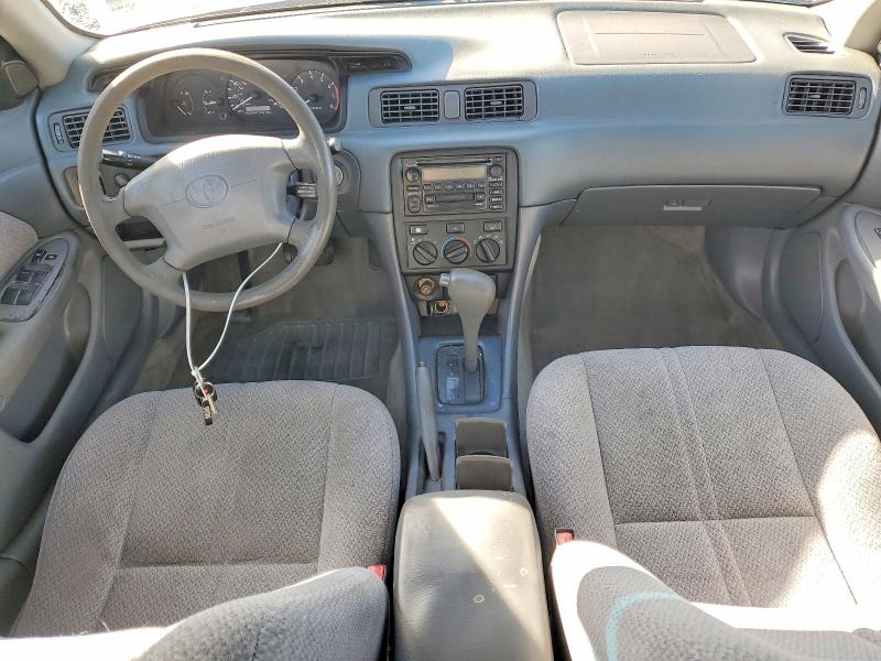 Photo 8 from auction – 2000 TOYOTA CAMRY CE with VIN 4T1BG22K4YU942602