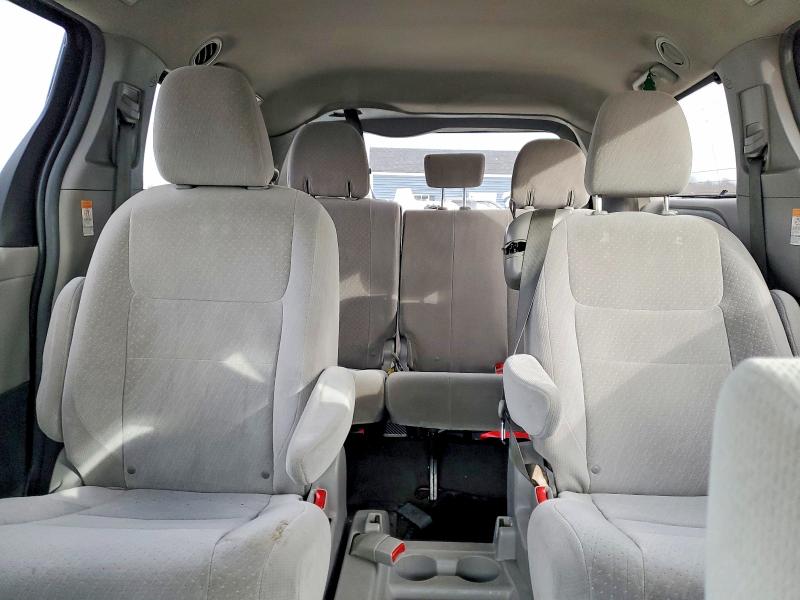 Photo 10 from auction – 2017 TOYOTA SIENNA with VIN 5TDKZ3DC0HS815859