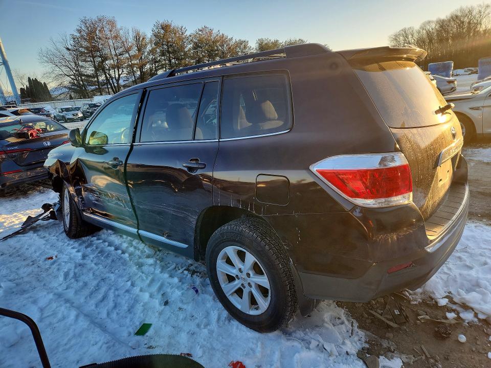 Снимка 2 от търг – 2012 TOYOTA HIGHLANDER с VIN 5TDBK3EH4CS102552