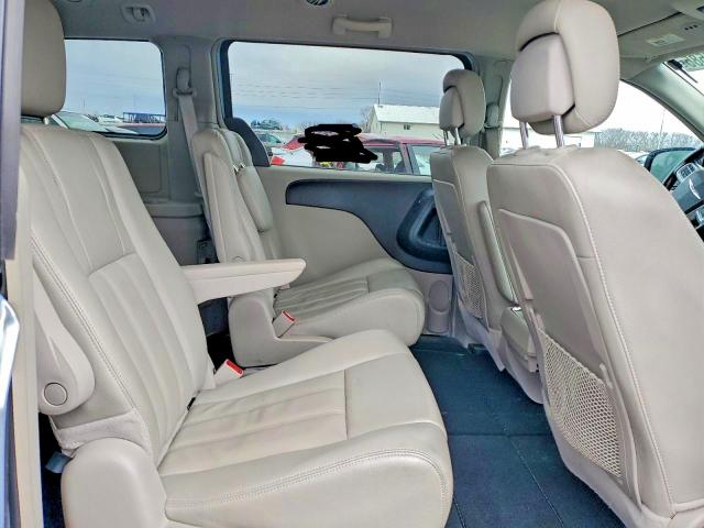 Photo 11 from auction – 2013 CHRYSLER TOWN & COU with VIN 2C4RC1BG8DR518027