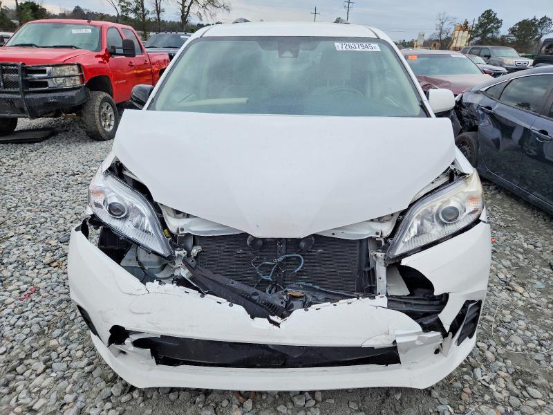 Photo 5 from auction – 2018 TOYOTA SIENNA LE with VIN 5TDKZ3DC8JS965160
