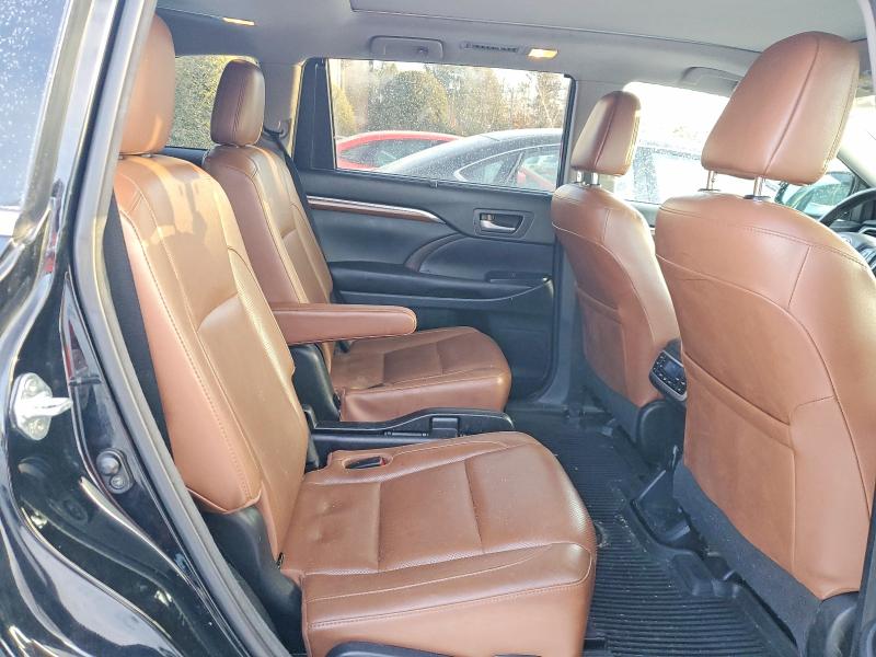 Photo 11 from auction – 2018 TOYOTA HIGHLANDER with VIN 5TDDZRFH5JS808500