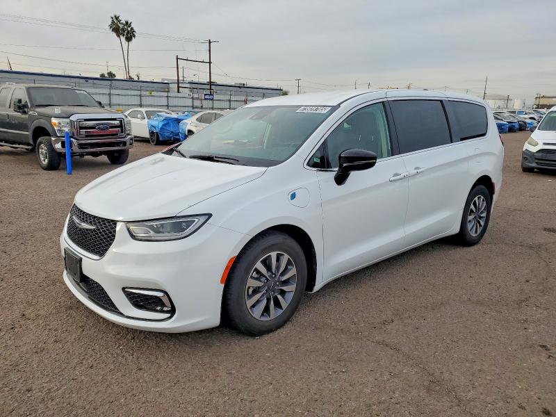 CHRYSLER PACIFICA H 2024 with VIN 2C4RC1S72RR104751 - Photo from auction
