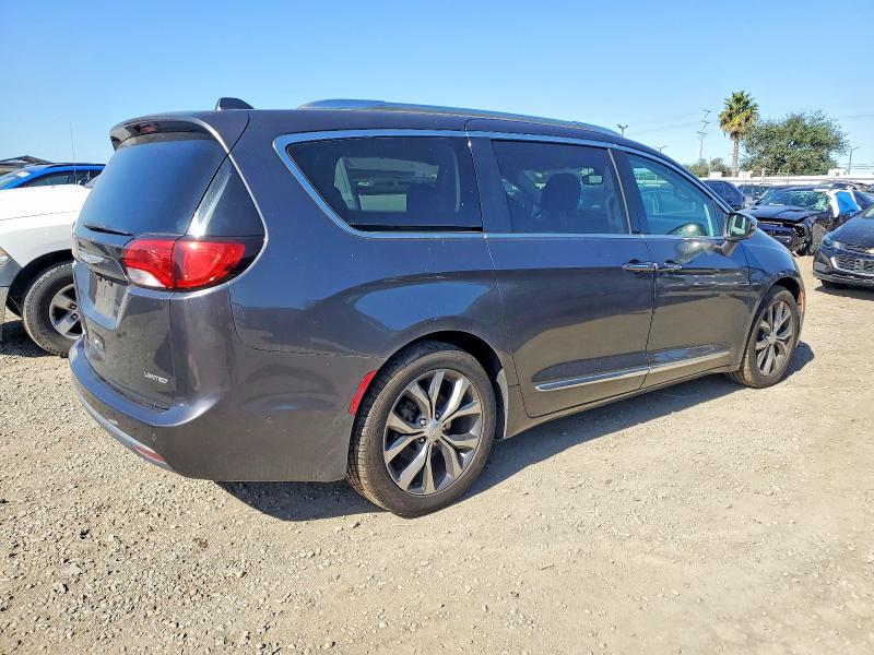 Photo 3 from auction – 2017 CHRYSLER PACIFICA L with VIN 2C4RC1GG9HR835913