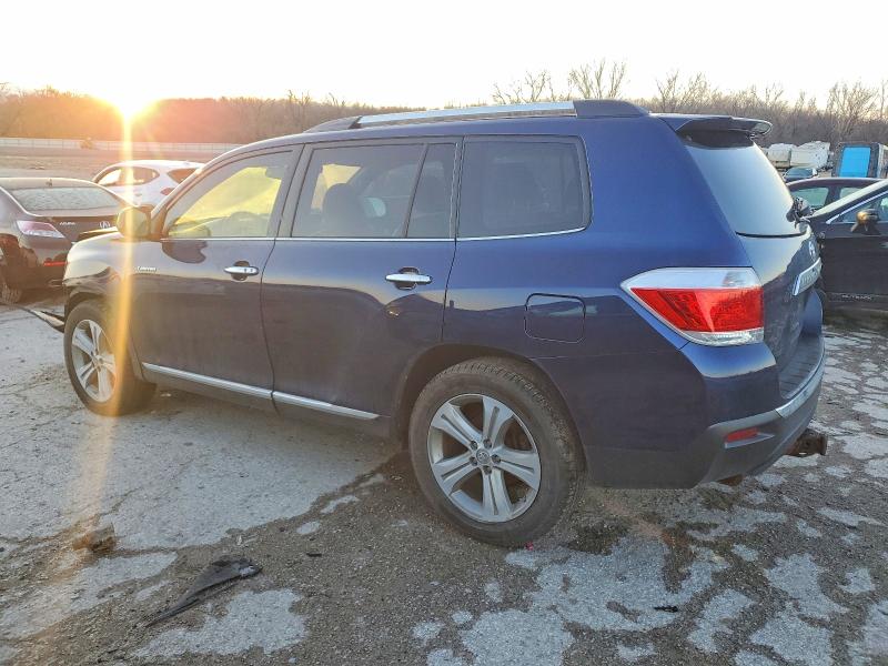 Photo 2 from auction – 2013 TOYOTA HIGHLANDER with VIN 5TDDK3EH1DS261975