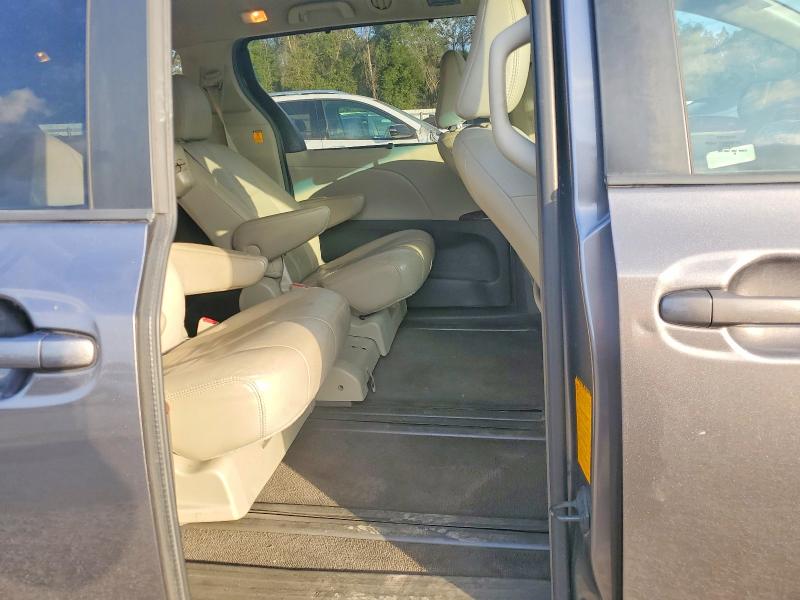 Photo 11 from auction – 2011 TOYOTA SIENNA XLE with VIN 5TDYK3DC6BS076874