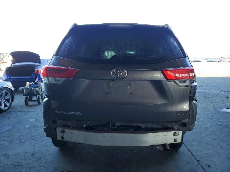 Photo 6 from auction – 2018 TOYOTA HIGHLANDER with VIN 5TDBZRFH5JS867439