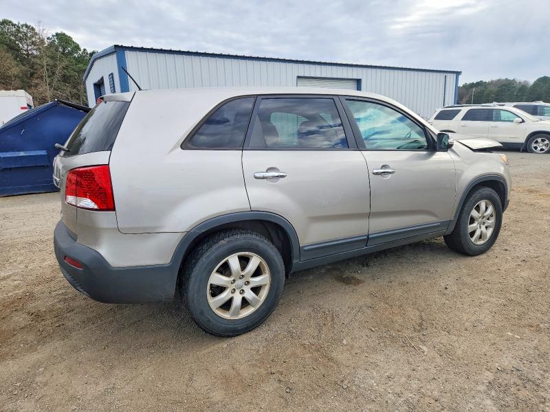 Photo 3 from auction – 2013 KIA SORENTO with VIN 5XYKT3A18DG376230