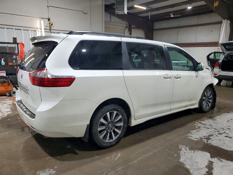 Photo 3 from auction – 2020 TOYOTA SIENNA XLE with VIN 5TDDZ3DC4LS242949