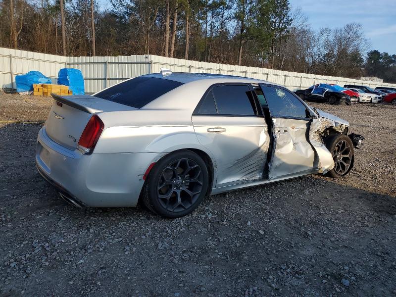 Photo 3 from auction – 2019 CHRYSLER 300 S with VIN 2C3CCABG7KH651262