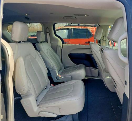 Photo 11 from auction – 2017 CHRYSLER PACIFICA T with VIN 2C4RC1EG9HR577783