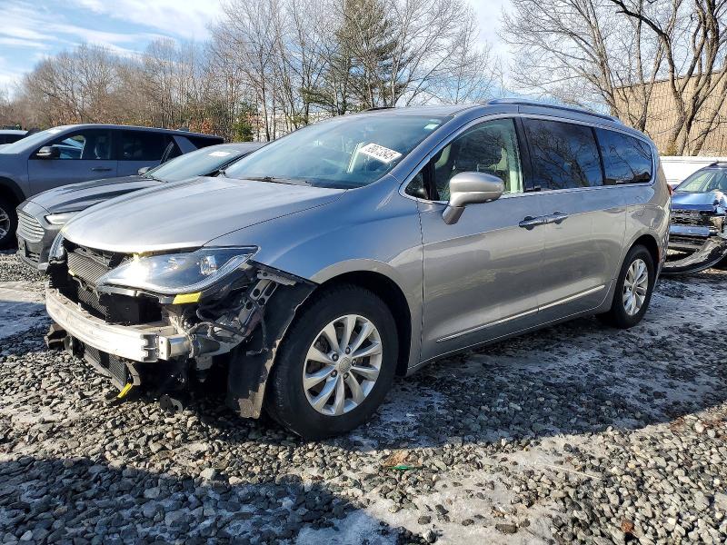 CHRYSLER PACIFICA T 2018 with VIN 2C4RC1BG0JR210619 - Photo from auction