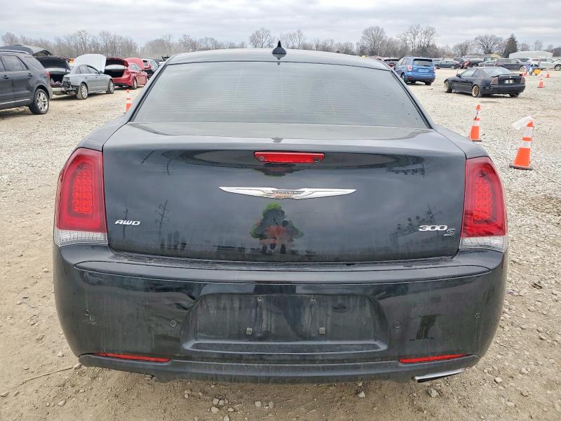 Photo 6 from auction – 2016 CHRYSLER 300 S with VIN 2C3CCAGG4GH175925
