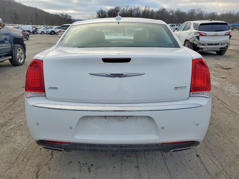 Photo 6 from auction – 2019 CHRYSLER 300 LIMITE with VIN 2C3CCAKG4KH722711