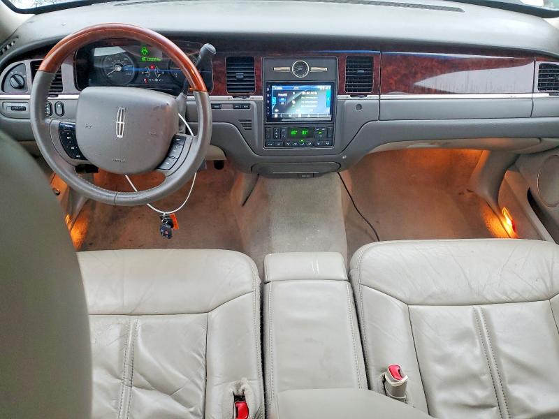 Photo 8 from auction – 2011 LINCOLN TOWN CAR S with VIN 2LNBL8CV8BX759260