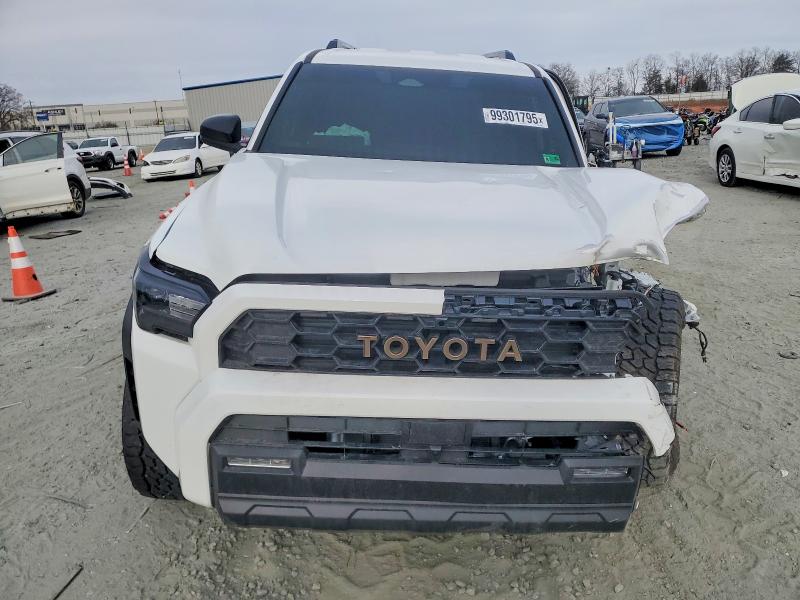 Photo 5 from auction – 2025 TOYOTA 4RUNNER SR with VIN JTEVA5BR1S5023168