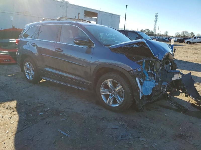 Photo 4 from auction – 2018 TOYOTA HIGHLANDER with VIN 5TDDZRFH0JS827276