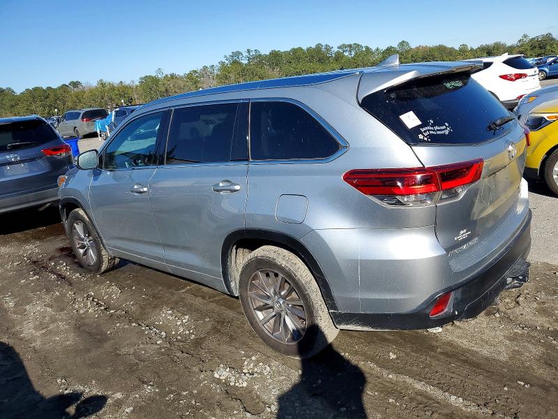 Photo 2 from auction – 2018 TOYOTA HIGHLANDER with VIN 5TDKZRFH4JS546931