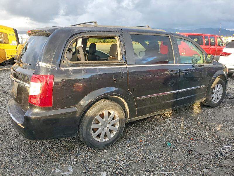 Photo 3 from auction – 2014 CHRYSLER TOWN & COU with VIN 2C4RC1BG0ER435080