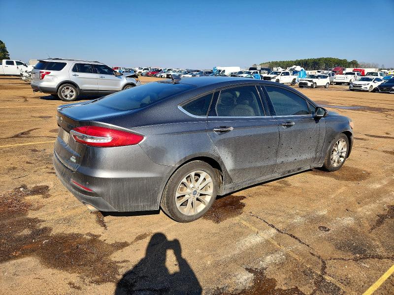 Photo 3 from auction – 2019 FORD FUSION SE with VIN 3FA6P0HD3KR161349