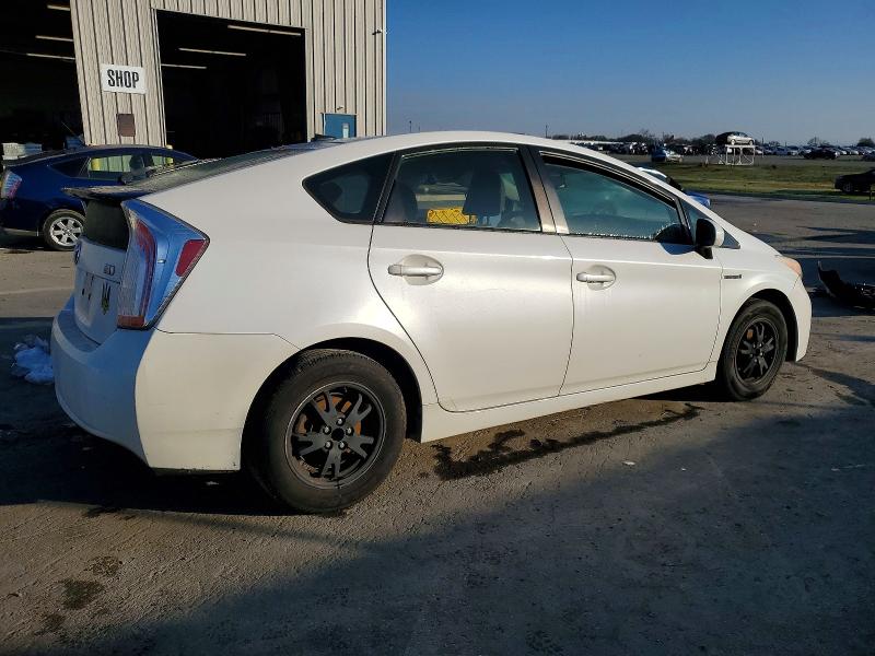 Photo 3 from auction – 2013 TOYOTA PRIUS with VIN JTDKN3DU6D5681881