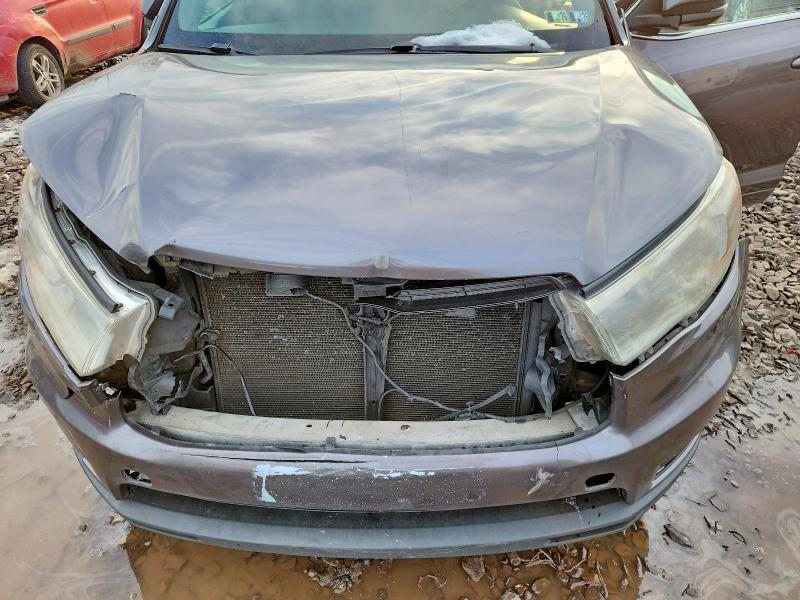 Photo 12 from auction – 2015 TOYOTA HIGHLANDER with VIN 5TDJKRFH7FS184374