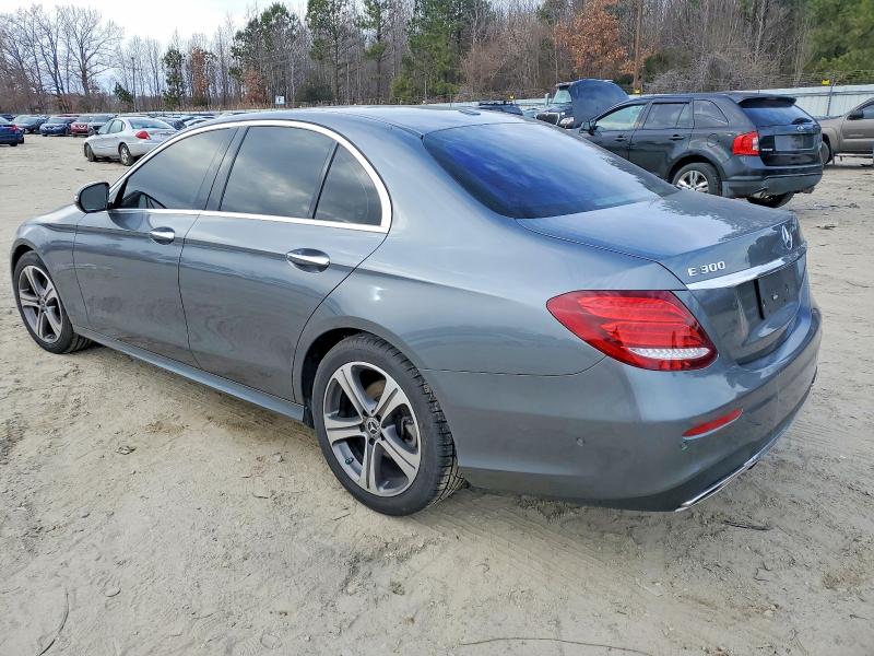 Photo 2 from auction – 2018 MERCEDES-BENZ E 300 with VIN WDDZF4JB9JA423495