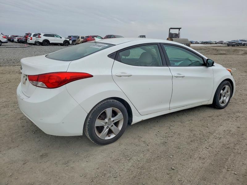 Photo 3 from auction – 2013 HYUNDAI ELANTRA GL with VIN 5NPDH4AE2DH436627