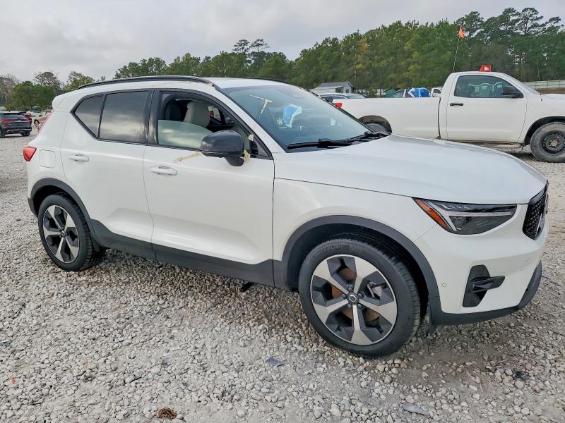 Photo 4 from auction – 2025 VOLVO XC40 with VIN YV4L12UC5S2609227