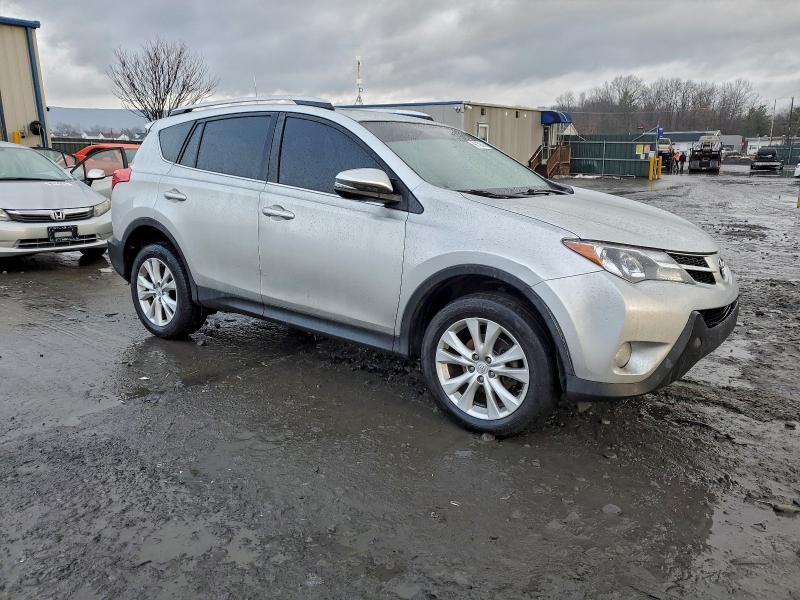 Photo 4 from auction – 2015 TOYOTA RAV4 LIMIT with VIN 2T3YFREV1FW184024