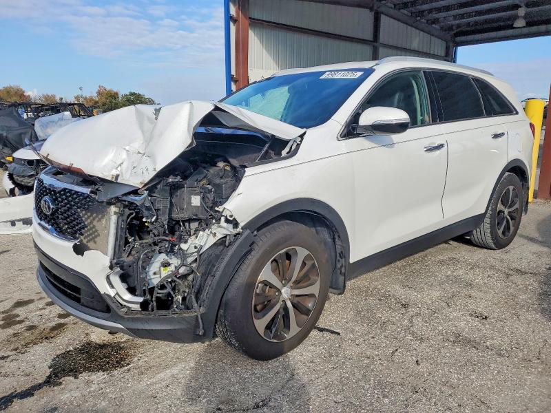 KIA SORENTO EX 2017 with VIN 5XYPH4A56HG330661 - Photo from auction