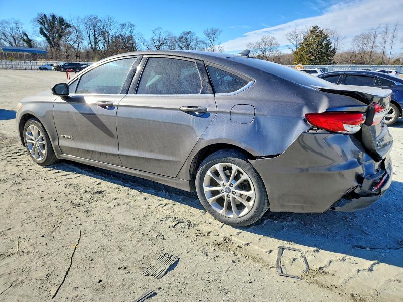 Photo 2 from auction – 2019 FORD FUSION with VIN 3FA6P0LU4KR160427