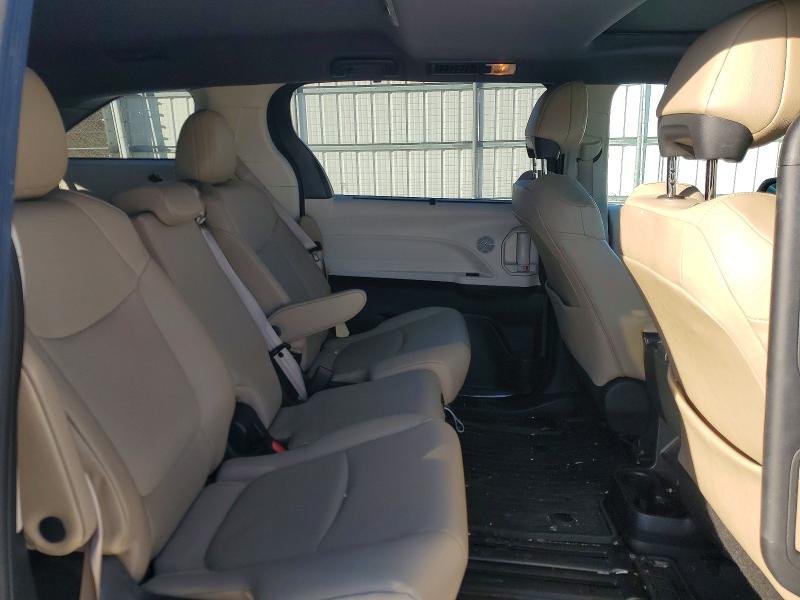 Photo 11 from auction – 2024 TOYOTA SIENNA XLE with VIN 5TDYRKEC3RS224848