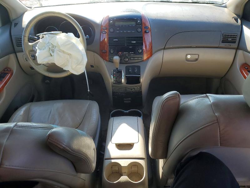 Photo 8 from auction – 2010 TOYOTA SIENNA XLE with VIN 5TDYK4CC6AS333537