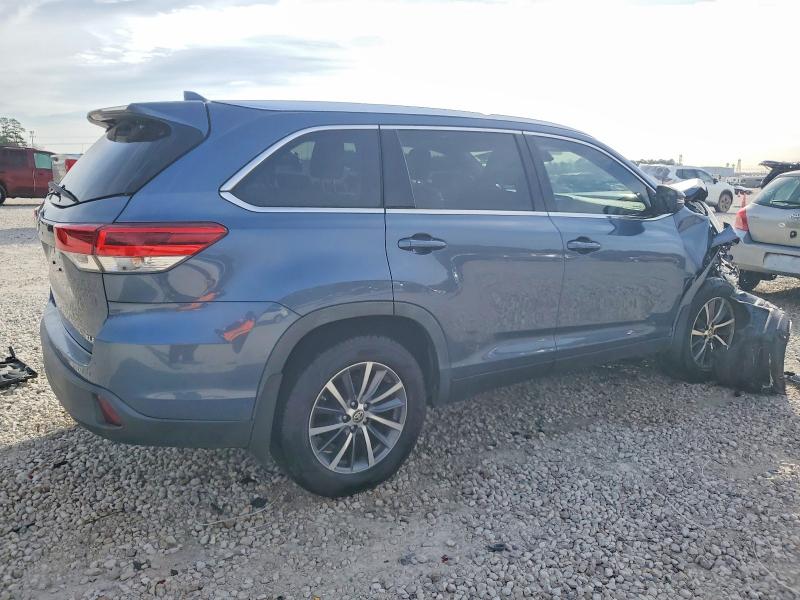 Photo 3 from auction – 2019 TOYOTA HIGHLANDER with VIN 5TDKZRFH2KS367532