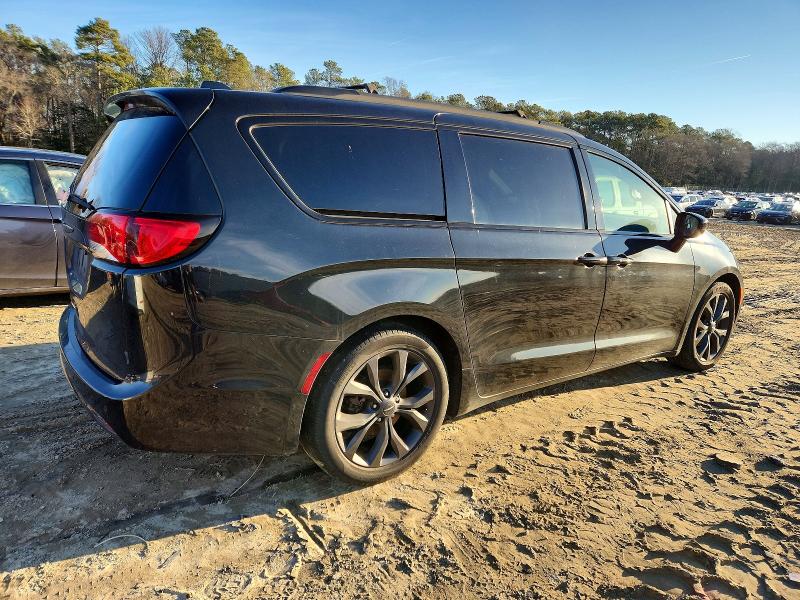 Photo 3 from auction – 2018 CHRYSLER PACIFICA T with VIN 2C4RC1BG0JR183101
