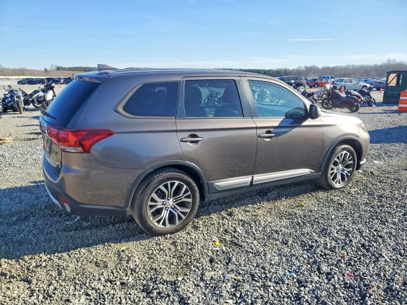 Photo 3 from auction – 2018 MITSUBISHI OUTLANDER with VIN JA4AD3A33JZ049669