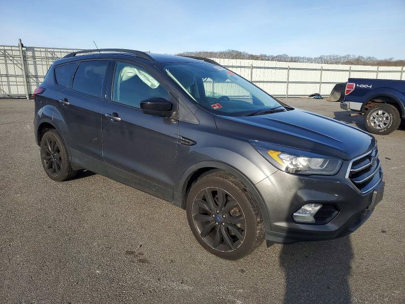 Photo 4 from auction – 2019 FORD ESCAPE SE with VIN 1FMCU9GD5KUA84192