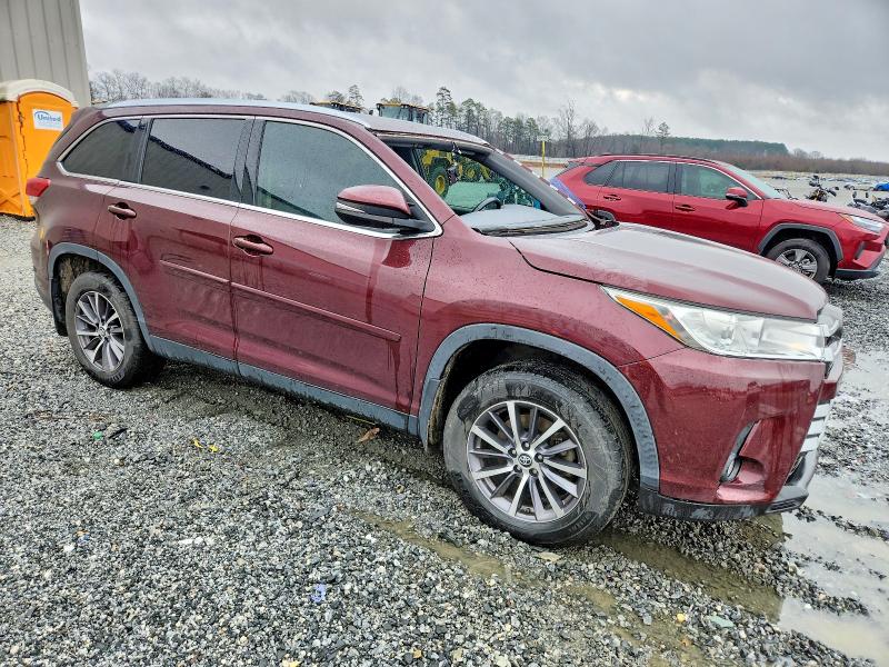 Photo 4 from auction – 2019 TOYOTA HIGHLANDER with VIN 5TDJZRFH9KS703897