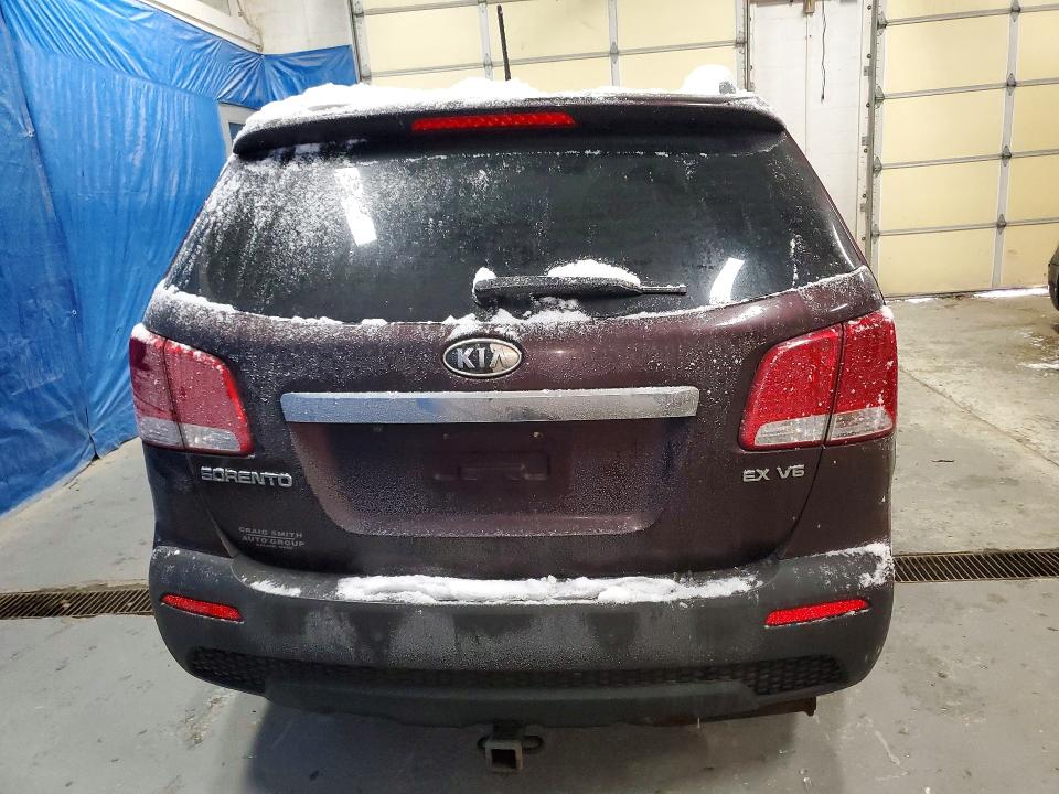 Photo 6 from auction – 2011 KIA SORENTO EX with VIN 5XYKUDA21BG131858